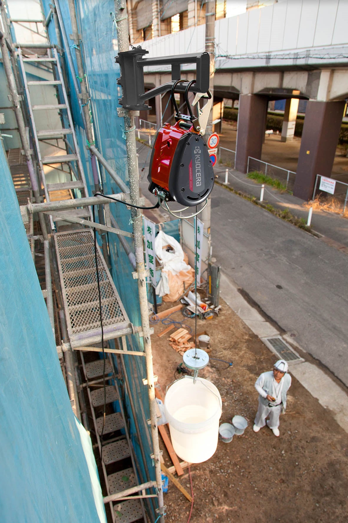京セラ 60kg/20m 電動ウインチ(ワイヤレス・リモコン型) AWI62RCD