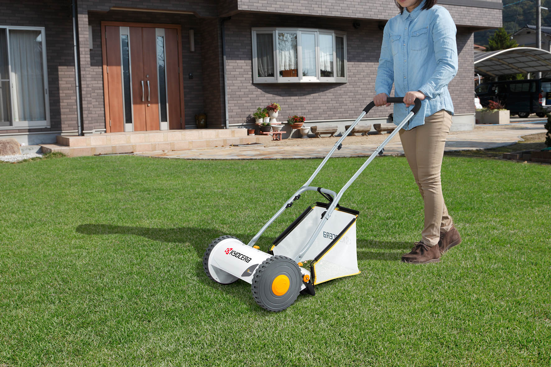 京セラ 300mm 芝刈機(手押し式) HLM-3000