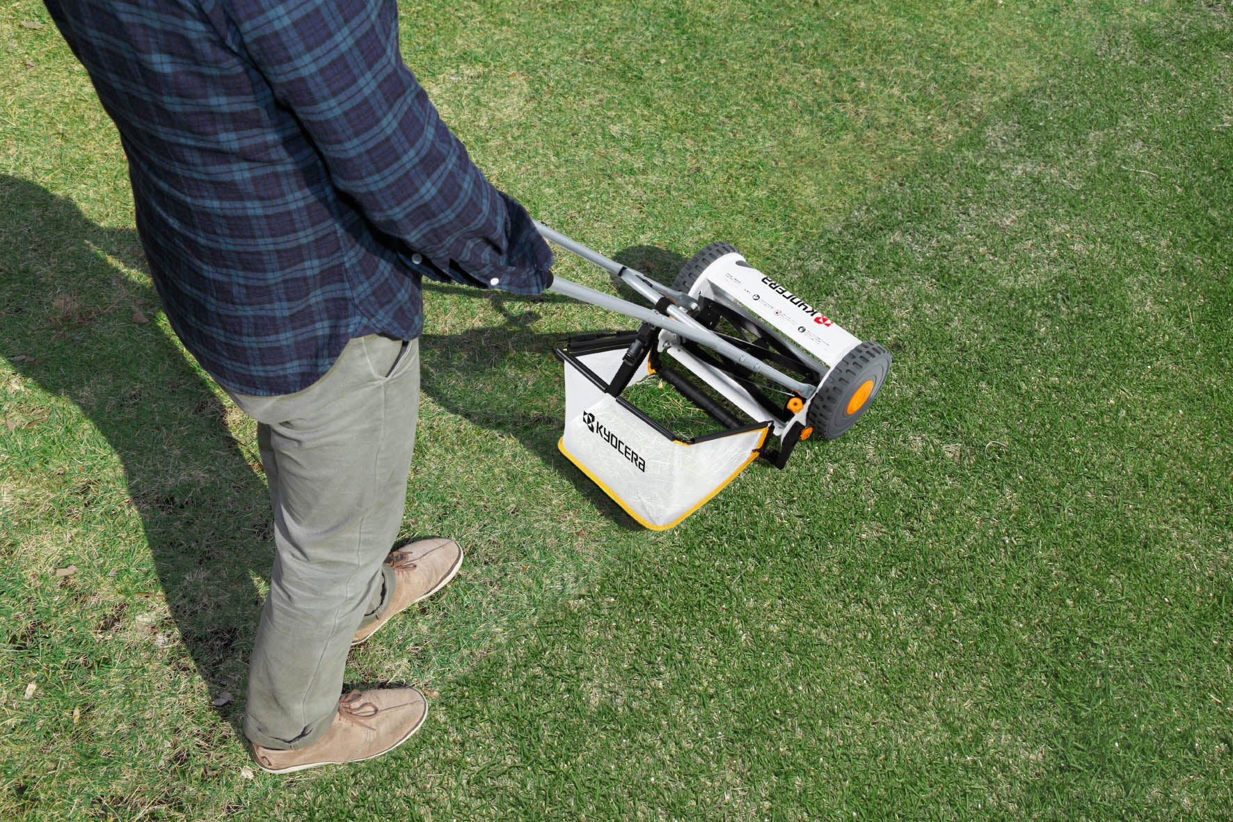 京セラ 300mm 芝刈機(手押し式) HLM-3000