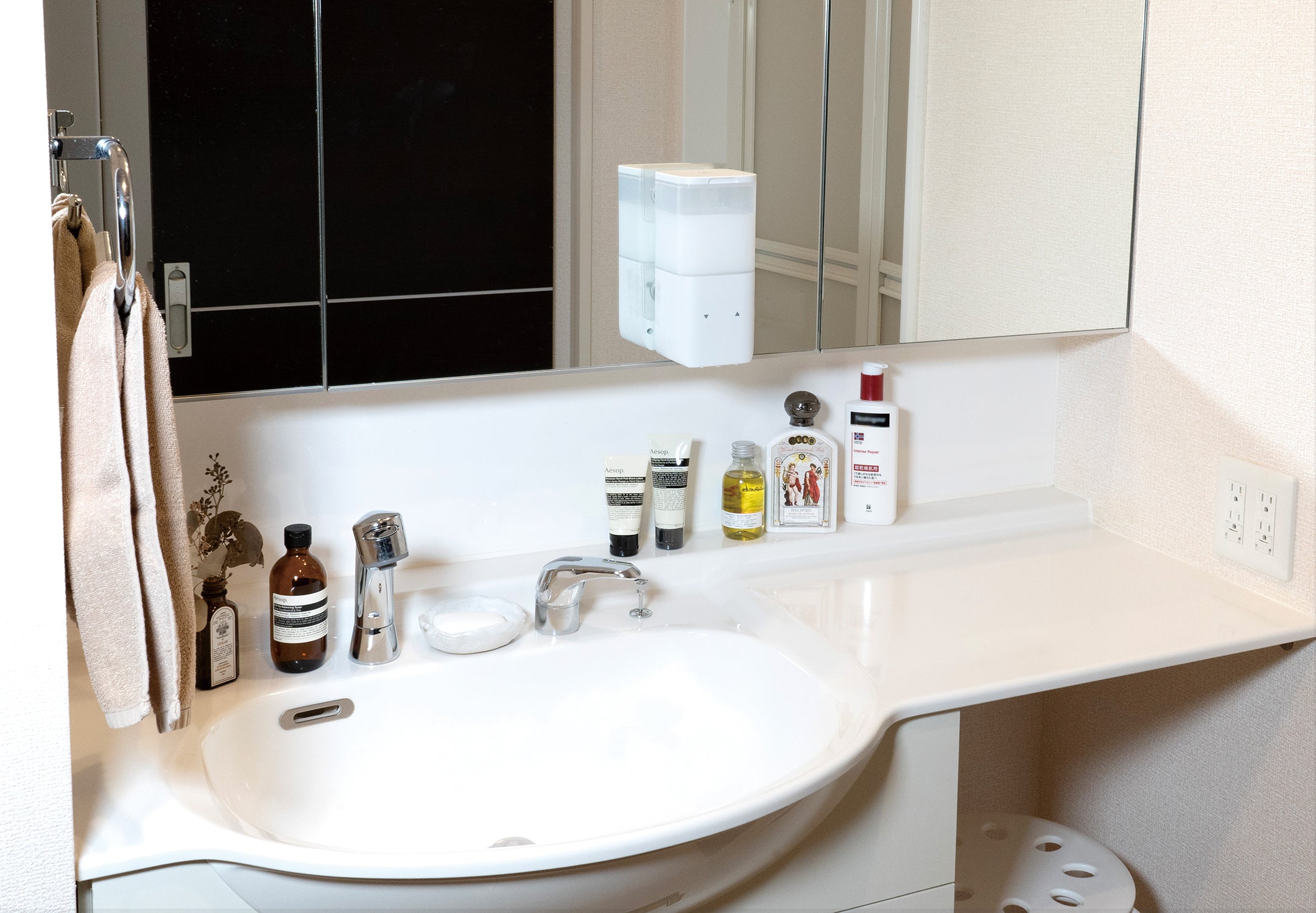 朝日電器(ELPA) 650ml オートディスペンサー(壁掛式/液体) ESD-K10ES