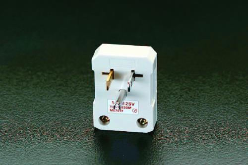 明工社 AC125V/15A L型プラグ(丸型ｹｰﾌﾞﾙ用) ME7017