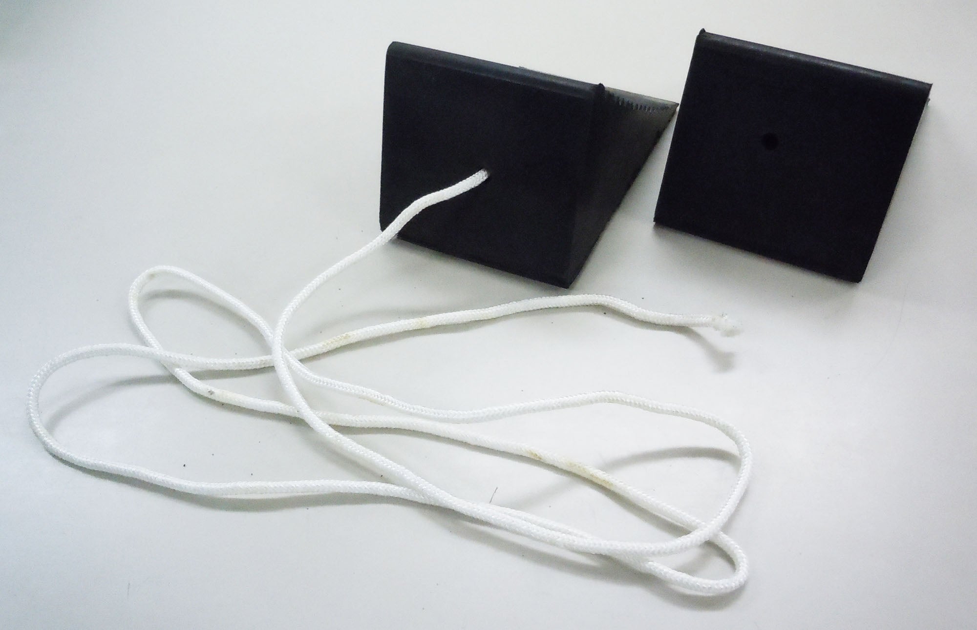 ゴム製タイヤストッパー