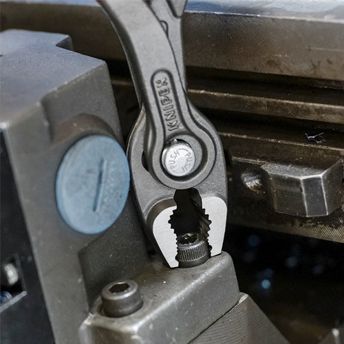 KNIPEX（ｸﾆﾍﾟｯｸｽ） 150mm コンビネーションプライヤー(ｸﾞﾘｯﾌﾟ) 82 02 150